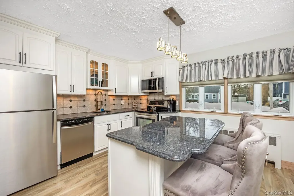 17 Willis Avenue Ronkonkoma NY 11779
