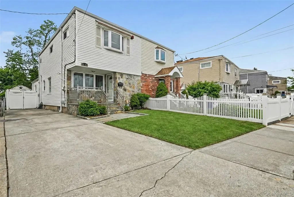 6404 136th Street Flushing NY 11367