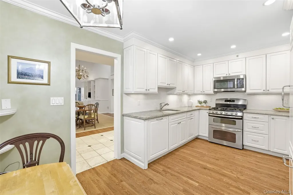 12 Brook Hills Circle White Plains NY 10605