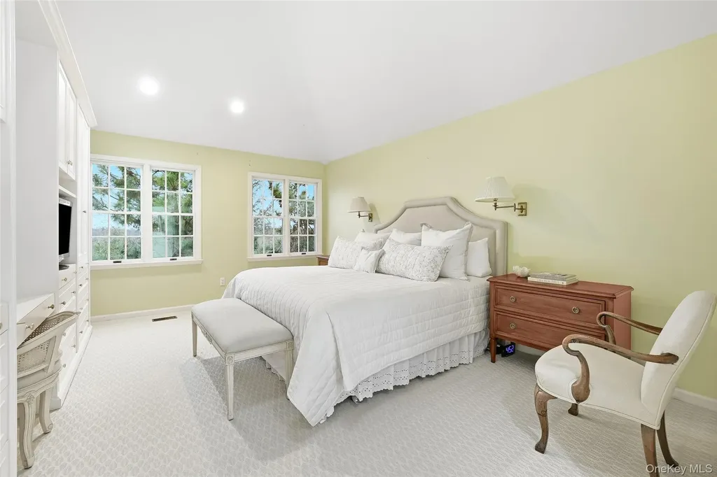 12 Brook Hills Circle White Plains NY 10605