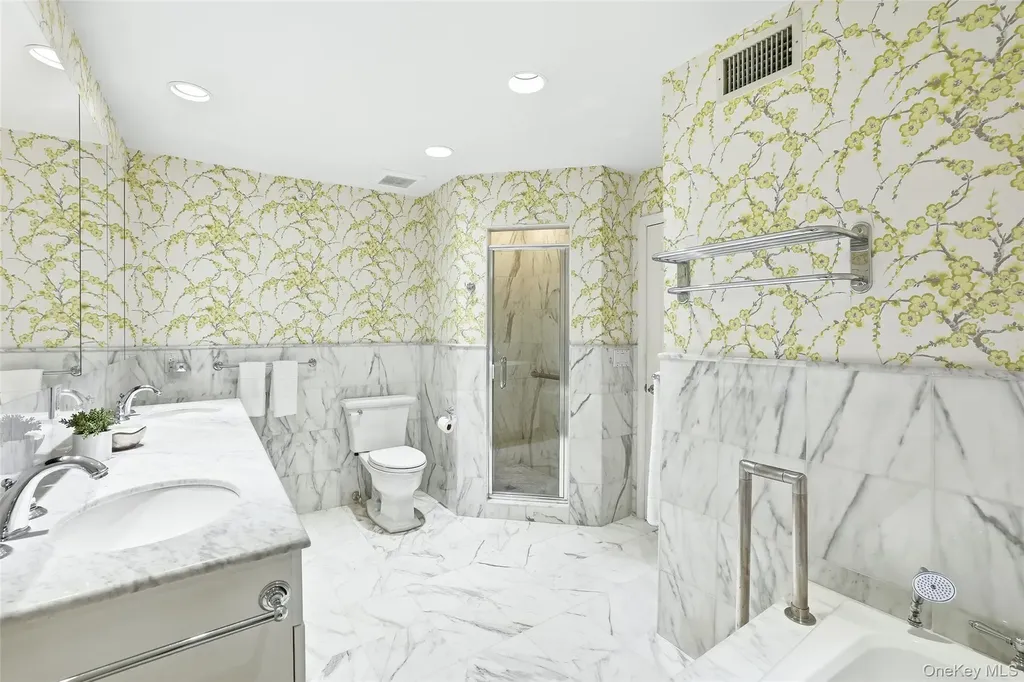 12 Brook Hills Circle White Plains NY 10605