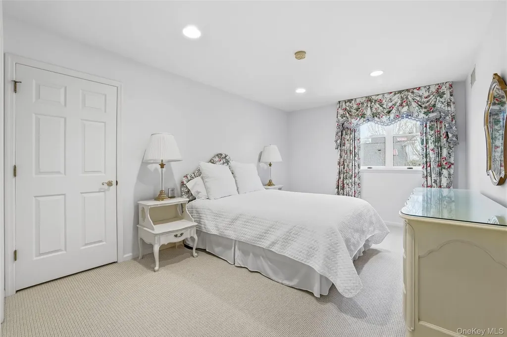 12 Brook Hills Circle White Plains NY 10605