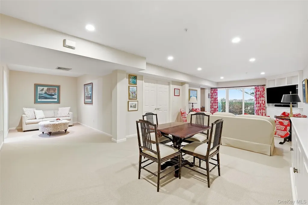 12 Brook Hills Circle White Plains NY 10605
