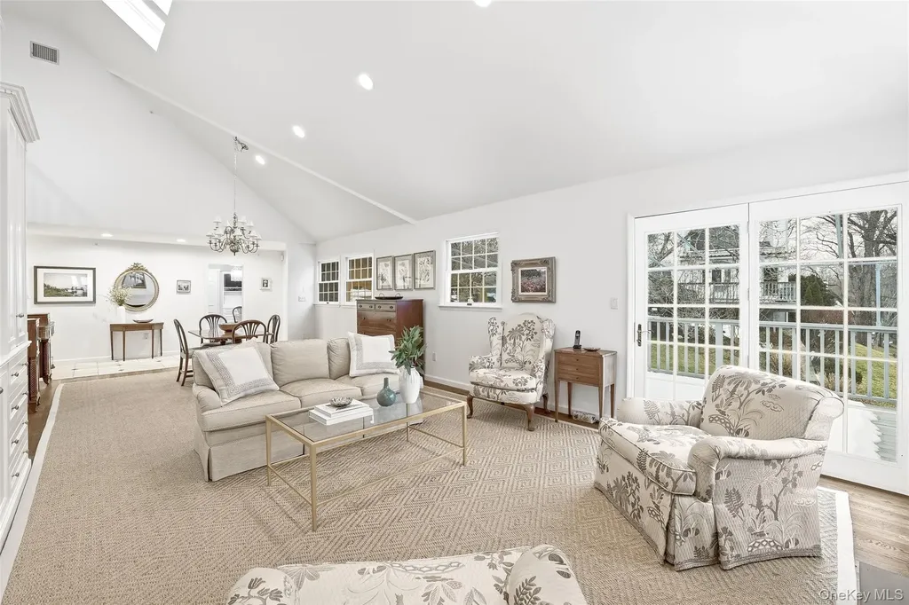 12 Brook Hills Circle White Plains NY 10605