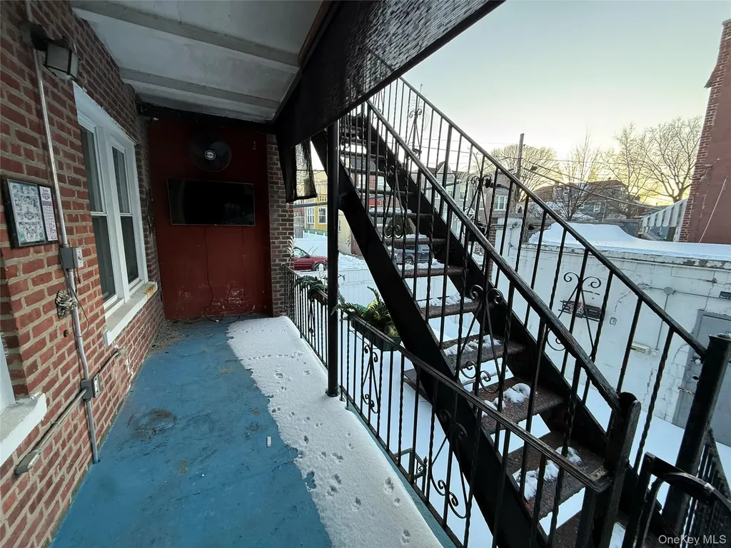 2025 Hobart Avenue Bronx NY 10461