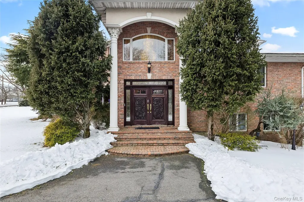 582 Atlantic Avenue Lawrence NY 11559