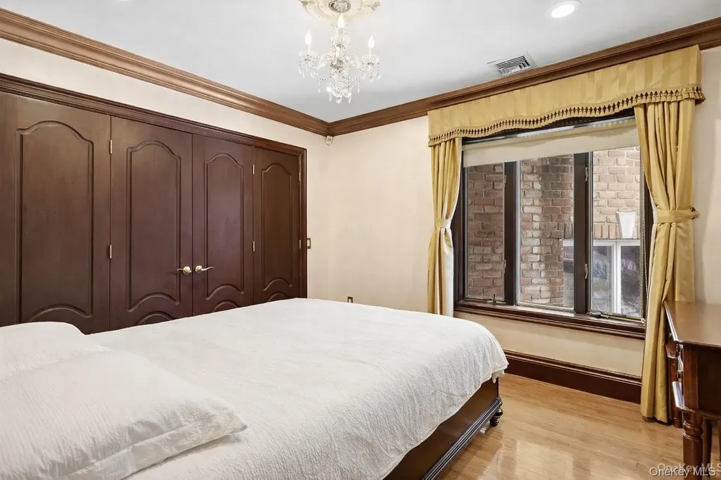 582 Atlantic Avenue Lawrence NY 11559