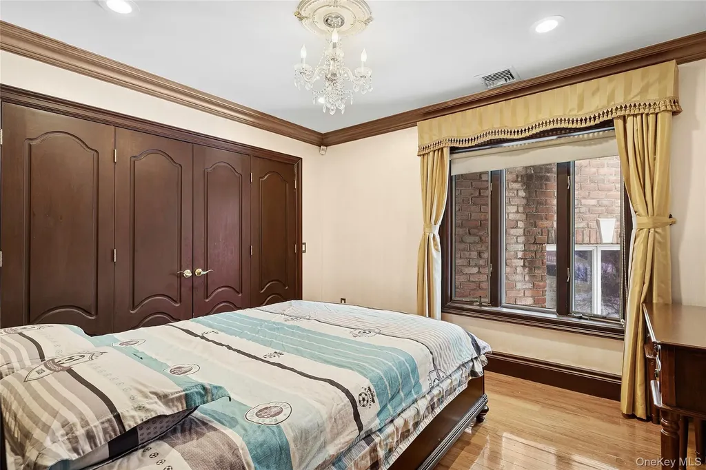 582 Atlantic Avenue Lawrence NY 11559