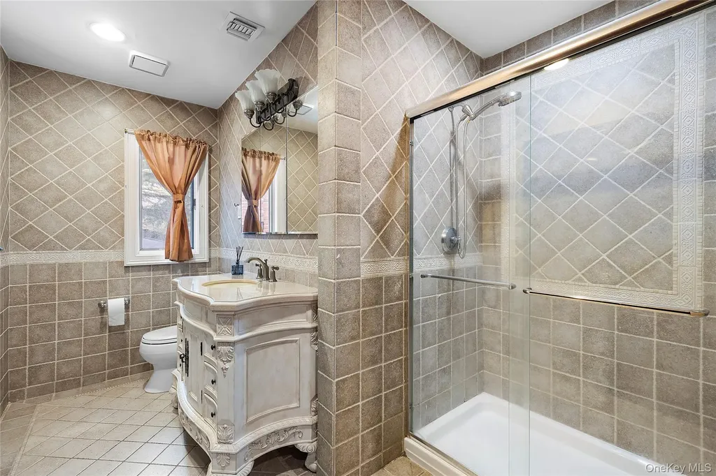 582 Atlantic Avenue Lawrence NY 11559