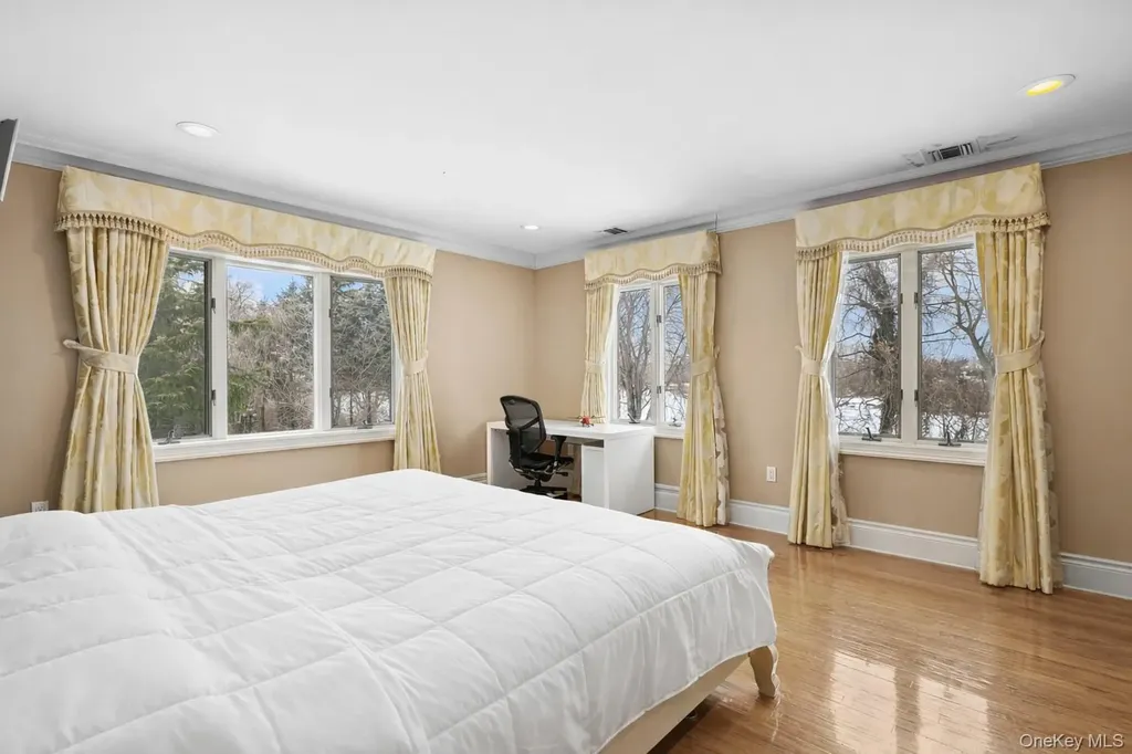 582 Atlantic Avenue Lawrence NY 11559