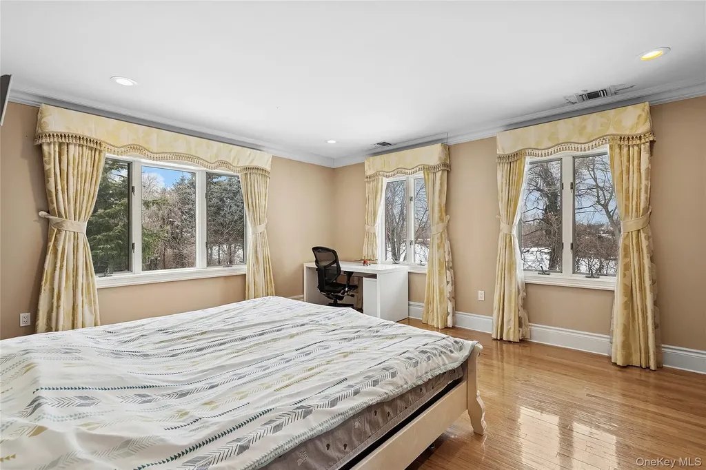 582 Atlantic Avenue Lawrence NY 11559