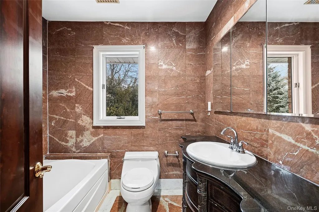 582 Atlantic Avenue Lawrence NY 11559