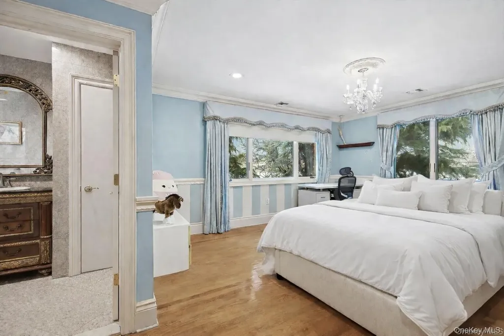 582 Atlantic Avenue Lawrence NY 11559