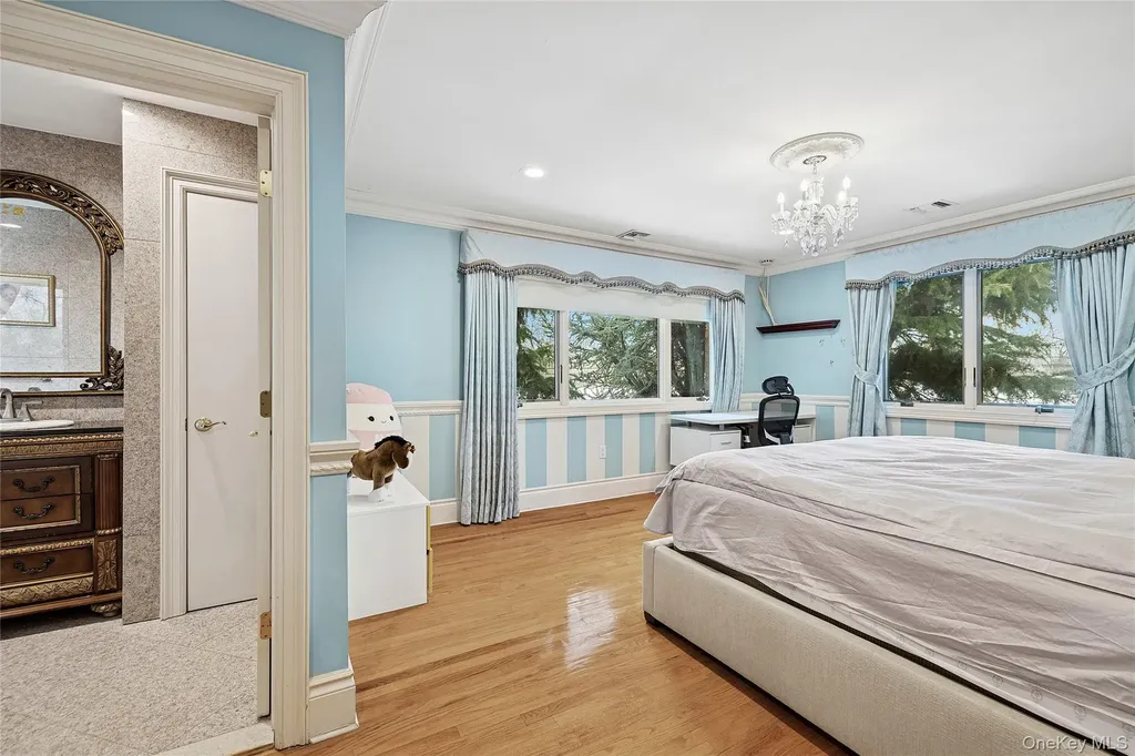 582 Atlantic Avenue Lawrence NY 11559