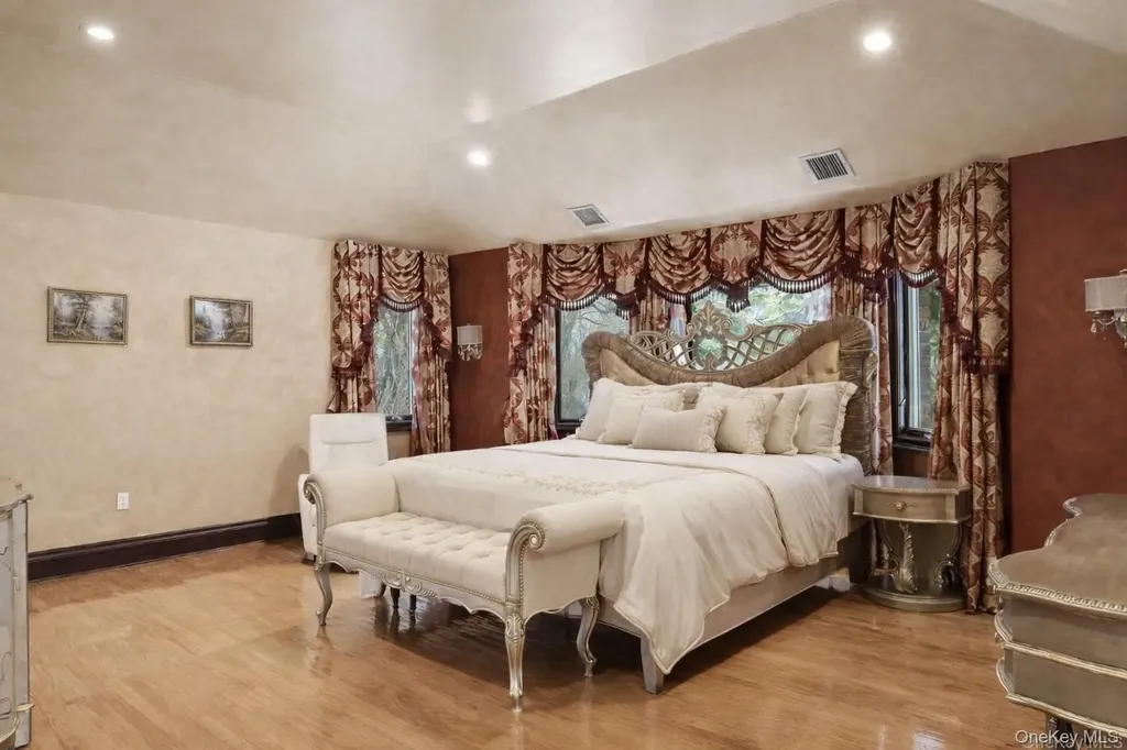 582 Atlantic Avenue Lawrence NY 11559