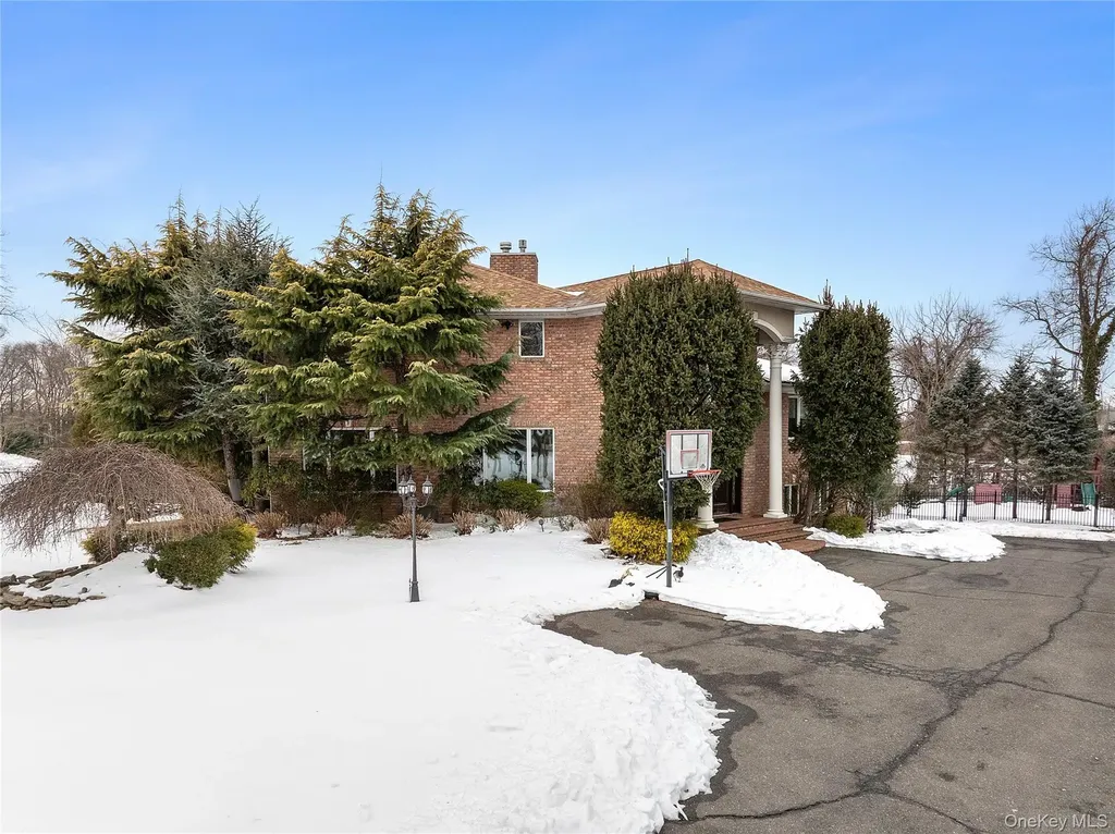 582 Atlantic Avenue Lawrence NY 11559