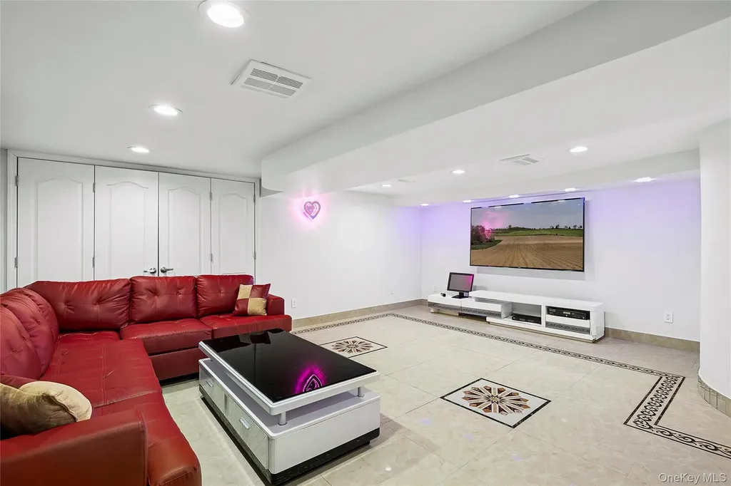 582 Atlantic Avenue Lawrence NY 11559