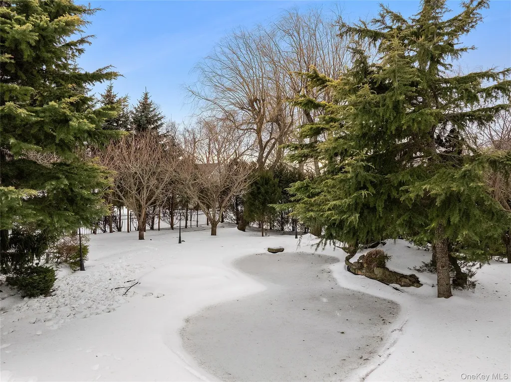 582 Atlantic Avenue Lawrence NY 11559