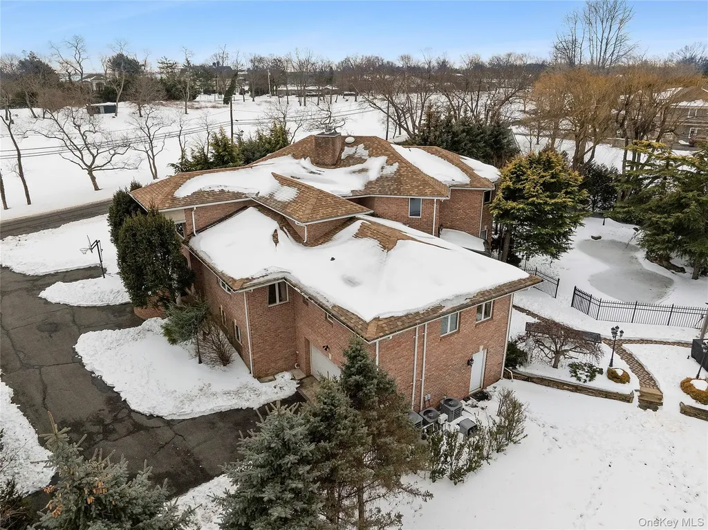 582 Atlantic Avenue Lawrence NY 11559