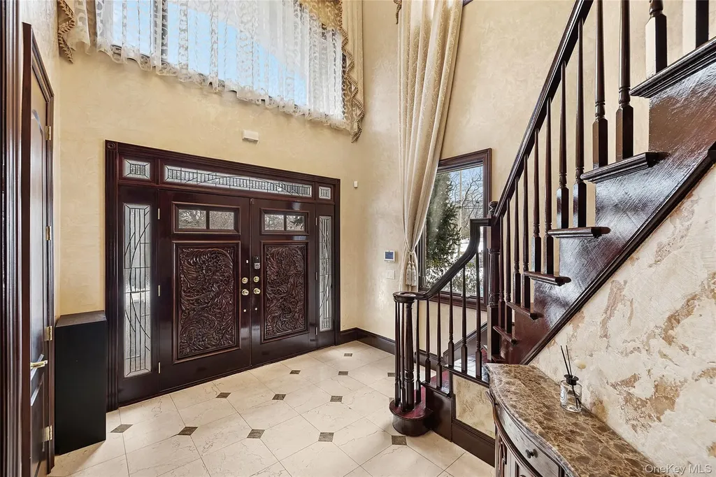 582 Atlantic Avenue Lawrence NY 11559