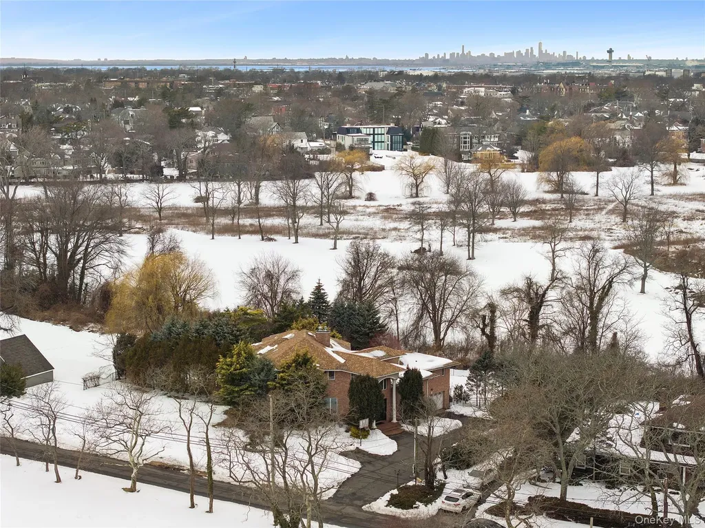 582 Atlantic Avenue Lawrence NY 11559