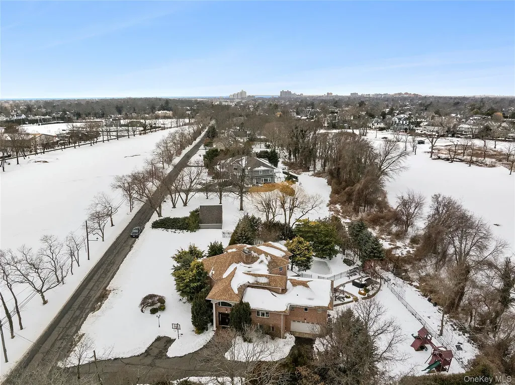 582 Atlantic Avenue Lawrence NY 11559