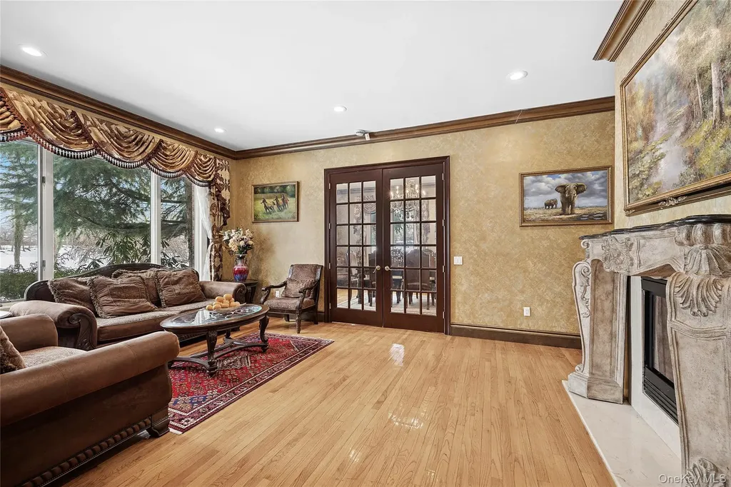 582 Atlantic Avenue Lawrence NY 11559