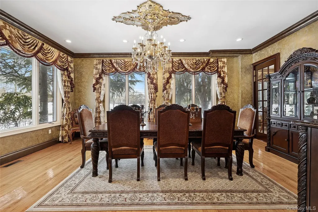 582 Atlantic Avenue Lawrence NY 11559