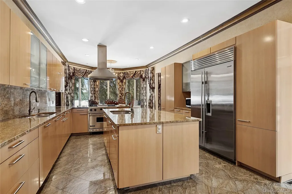 582 Atlantic Avenue Lawrence NY 11559