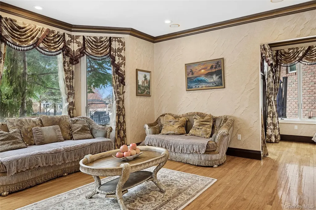 582 Atlantic Avenue Lawrence NY 11559