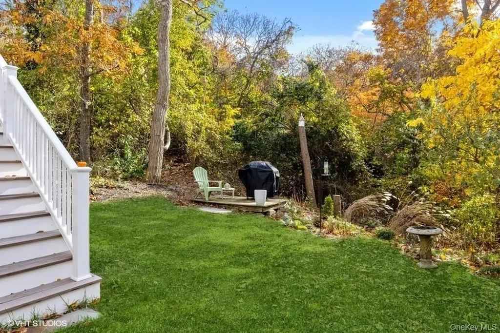 24 Cliff Way Baiting Hollow NY 11933