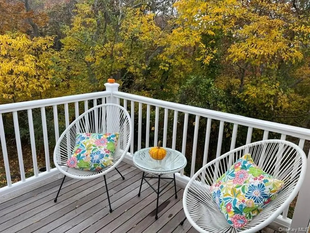 24 Cliff Way Baiting Hollow NY 11933