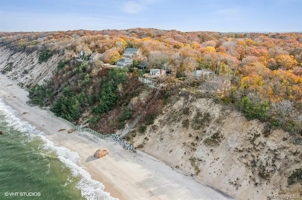 24 Cliff Way Baiting Hollow NY 11933