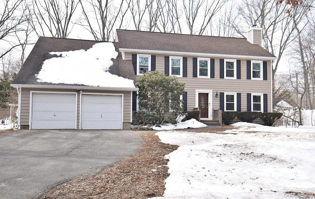 338 Pond Path East Setauket NY 11733