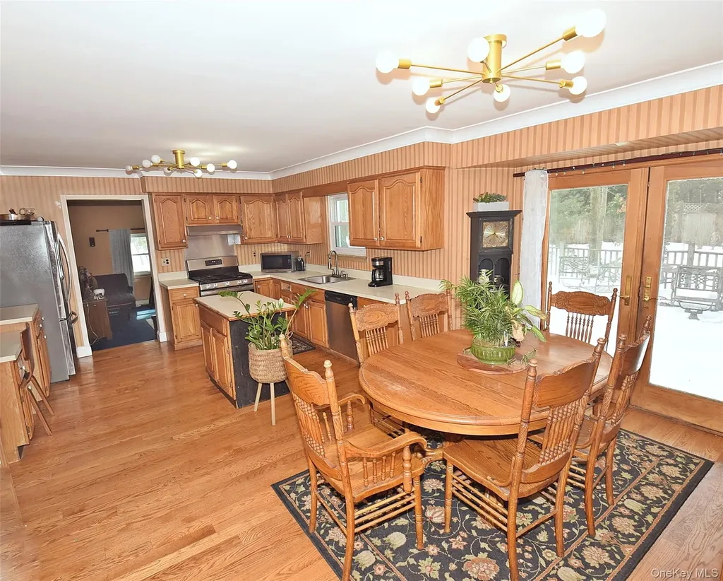 338 Pond Path East Setauket NY 11733