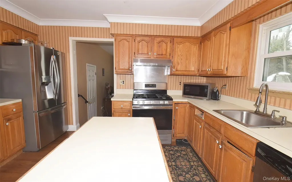 338 Pond Path East Setauket NY 11733