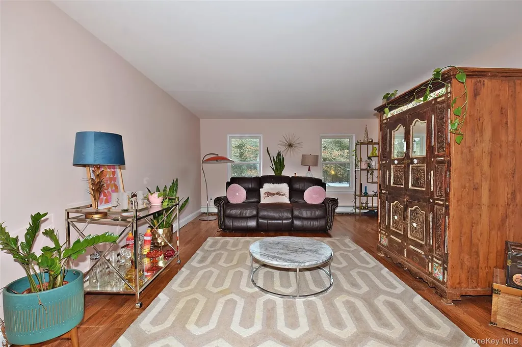 338 Pond Path East Setauket NY 11733
