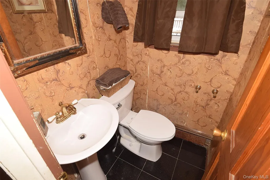 338 Pond Path East Setauket NY 11733