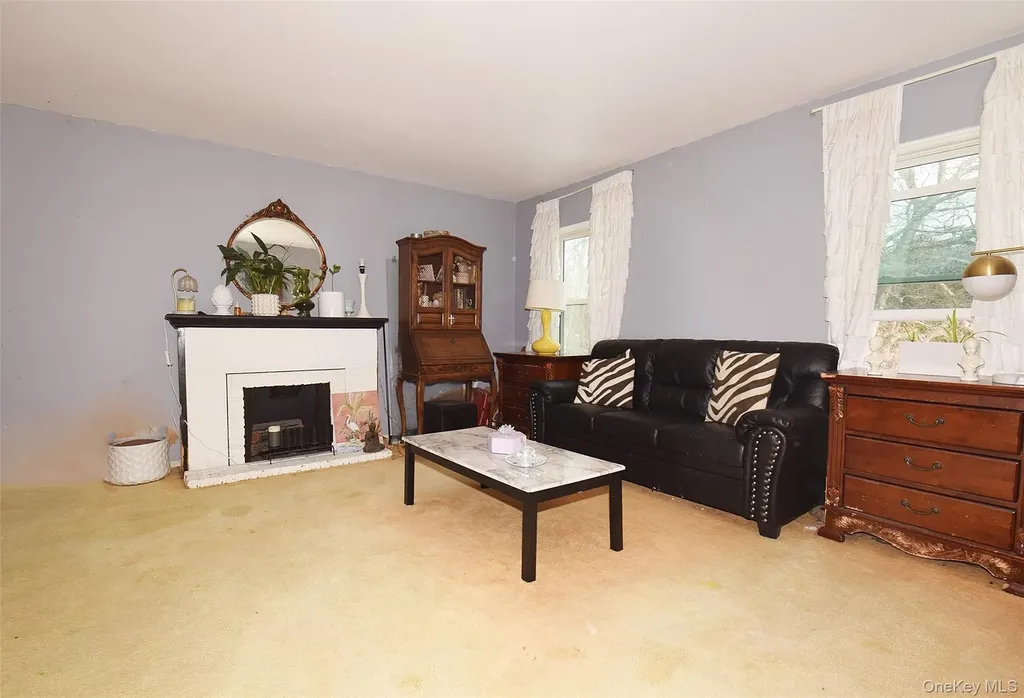 338 Pond Path East Setauket NY 11733