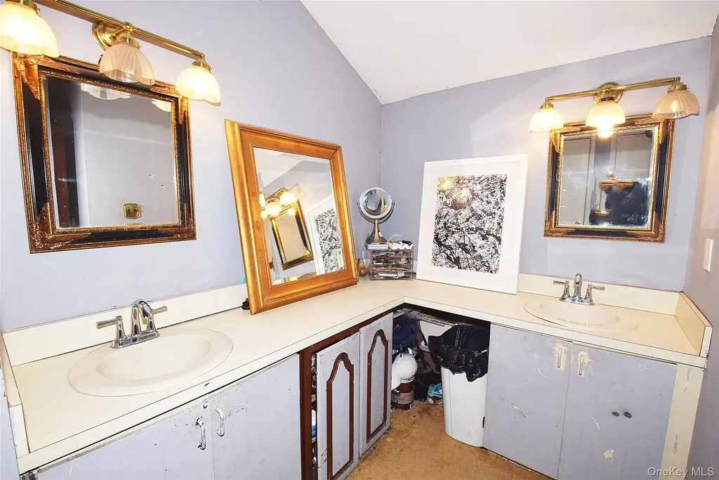 338 Pond Path East Setauket NY 11733