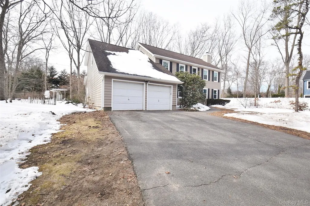 338 Pond Path East Setauket NY 11733