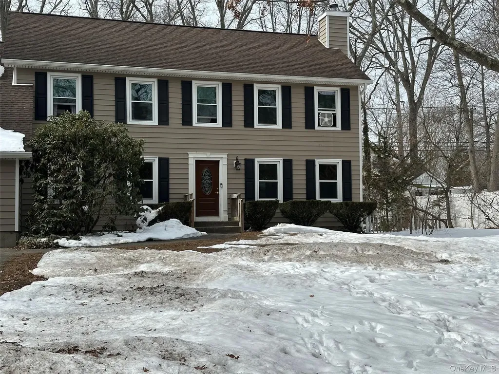338 Pond Path East Setauket NY 11733
