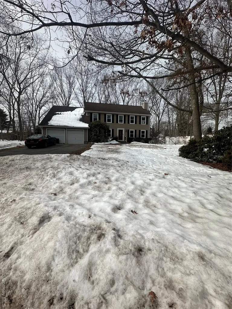 338 Pond Path East Setauket NY 11733