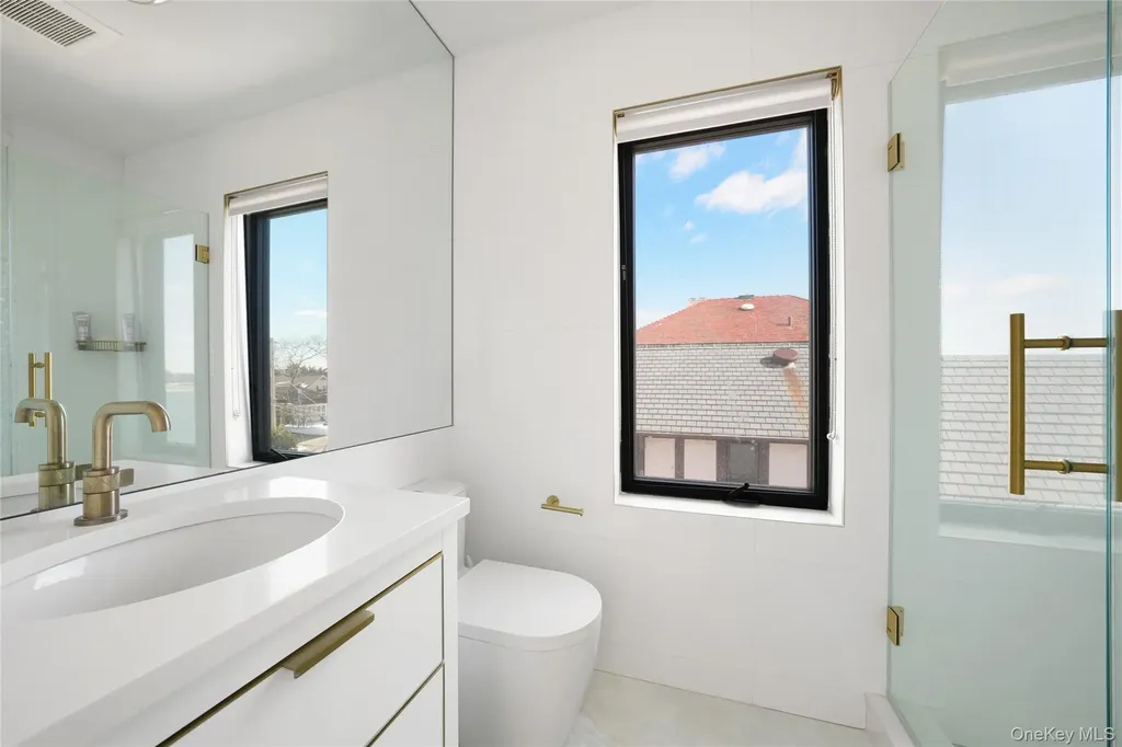 1990 Bay Boulevard Atlantic Beach NY 11509