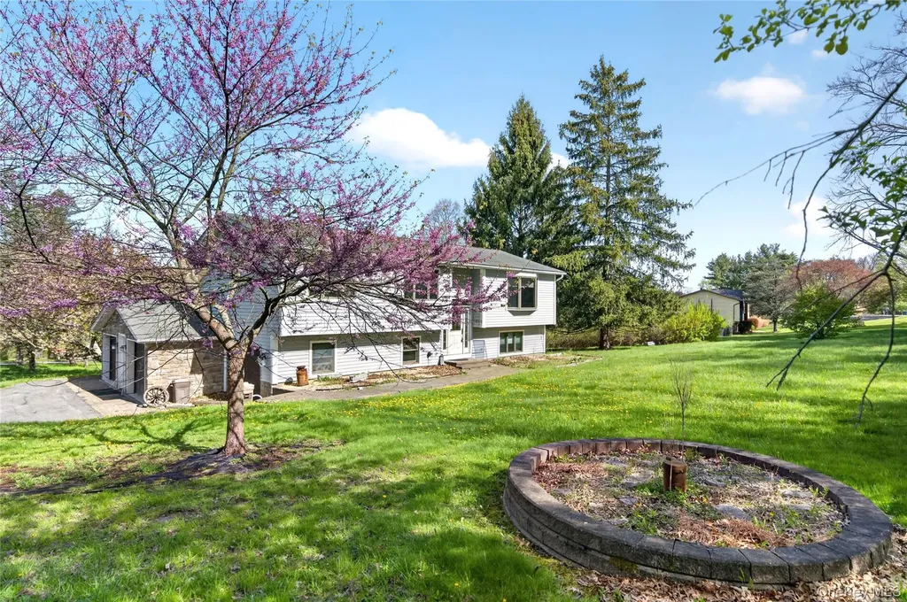 6 Emily Lane Monroe NY 10950