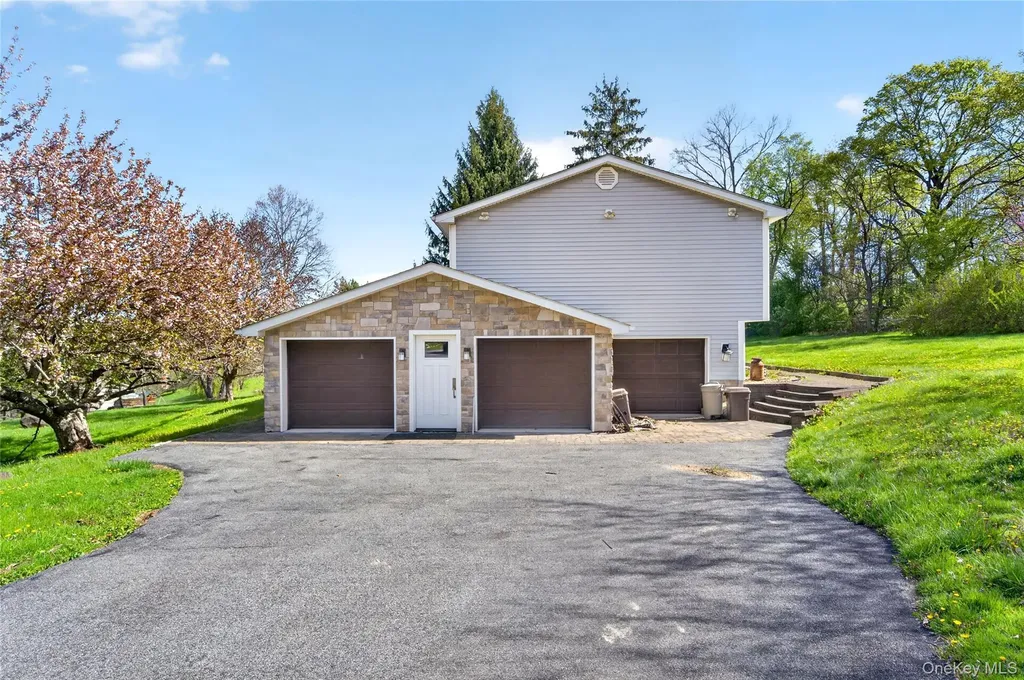 6 Emily Lane Monroe NY 10950