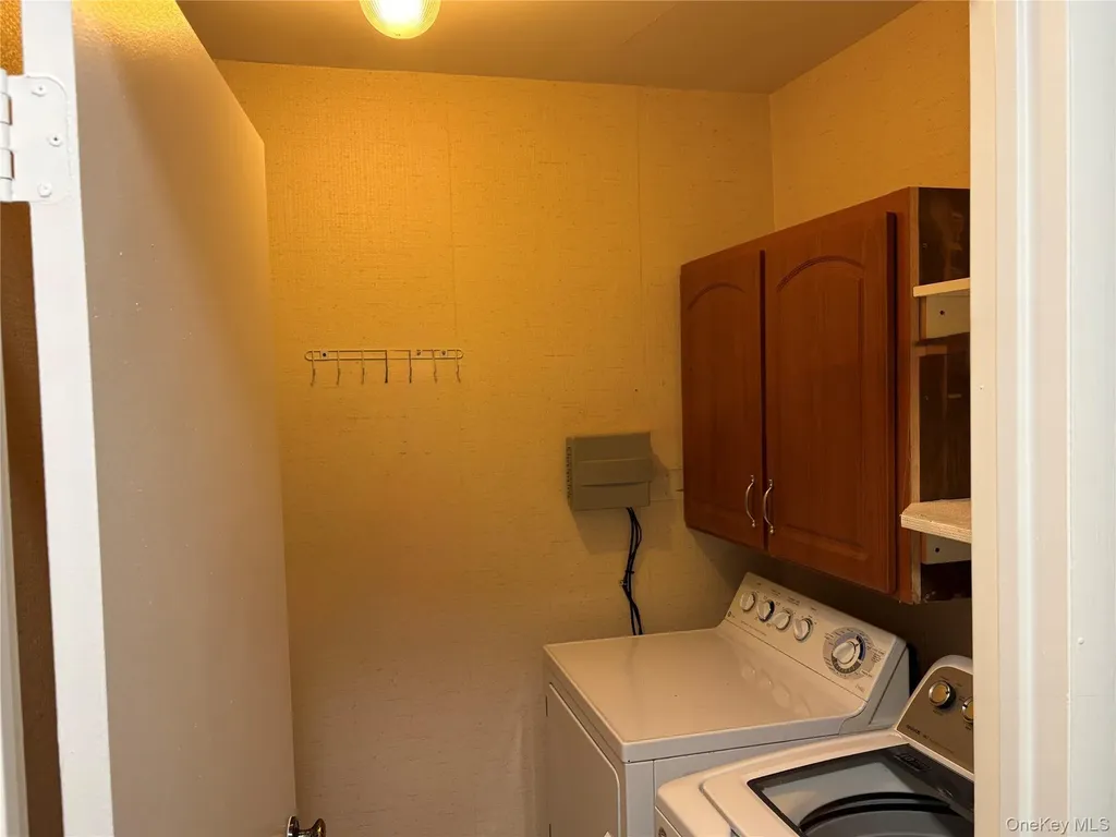 498 Cranston Lane Ridge NY 11961