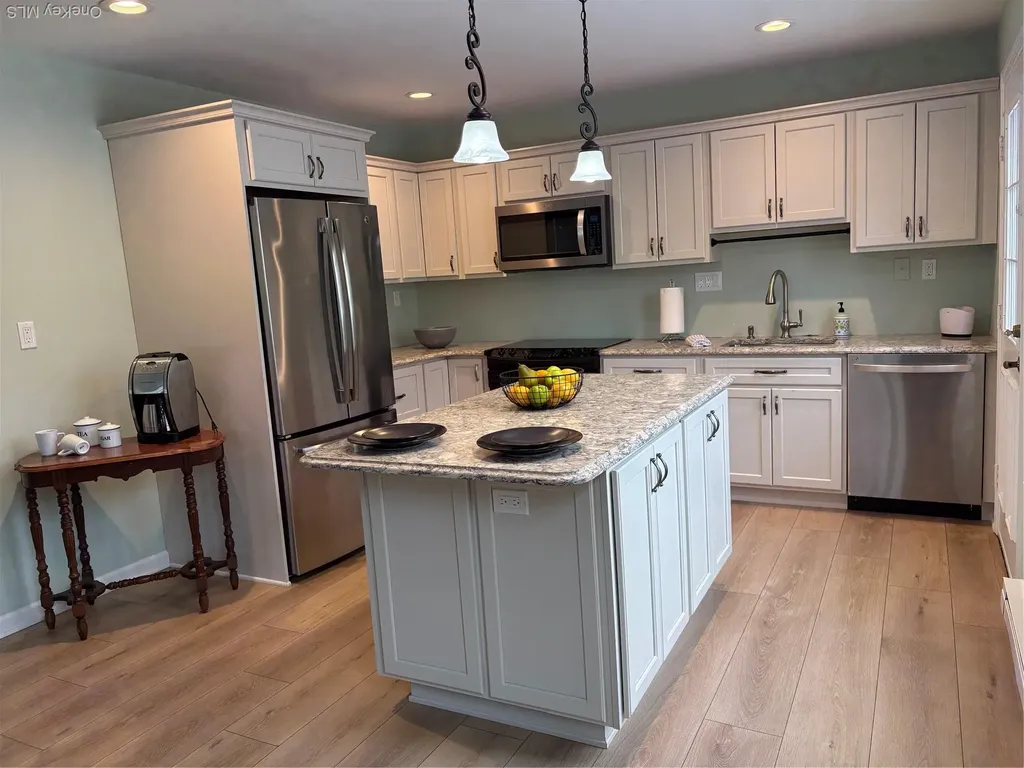 498 Cranston Lane Ridge NY 11961