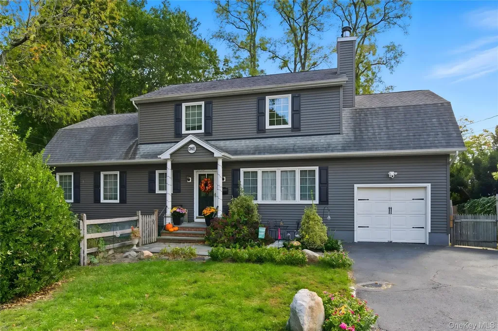 1 Hillcrest Place Locust Valley NY 11560