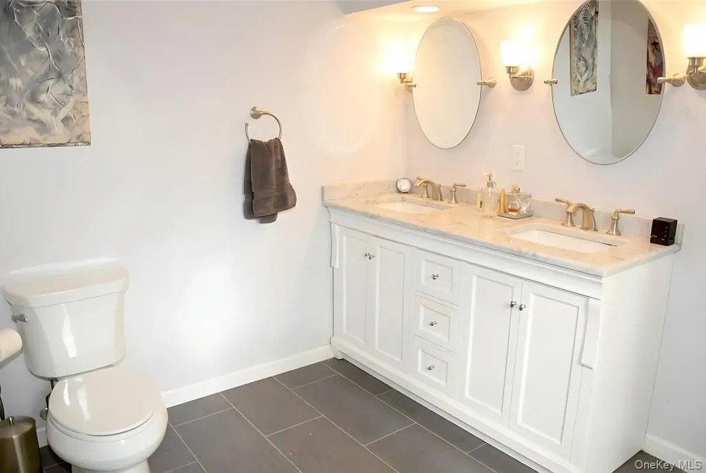 1 Hillcrest Place Locust Valley NY 11560